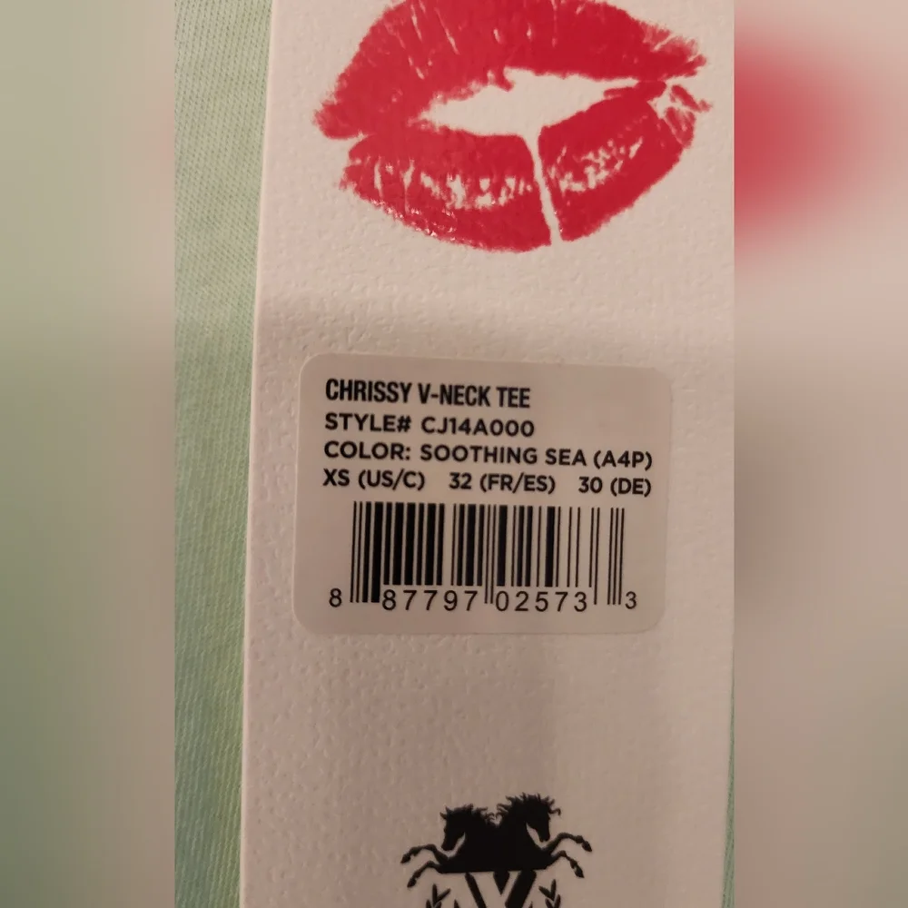 WILDFOX Chrissy V Neck Tee in mint green Size XS - Picture 6 of 7